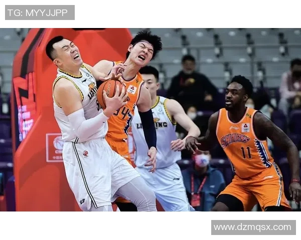 上海篮球队以82分稳居选拔赛积分榜首位竞争激烈引人关注